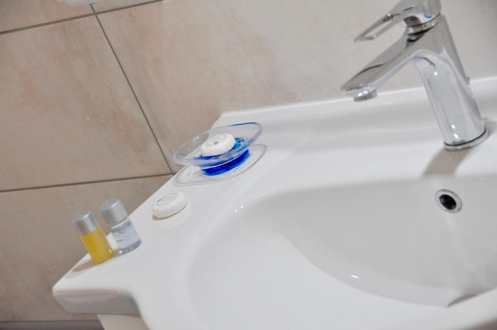 Lo Specchio Del Salento Bed & Breakfast Lecce Exterior photo